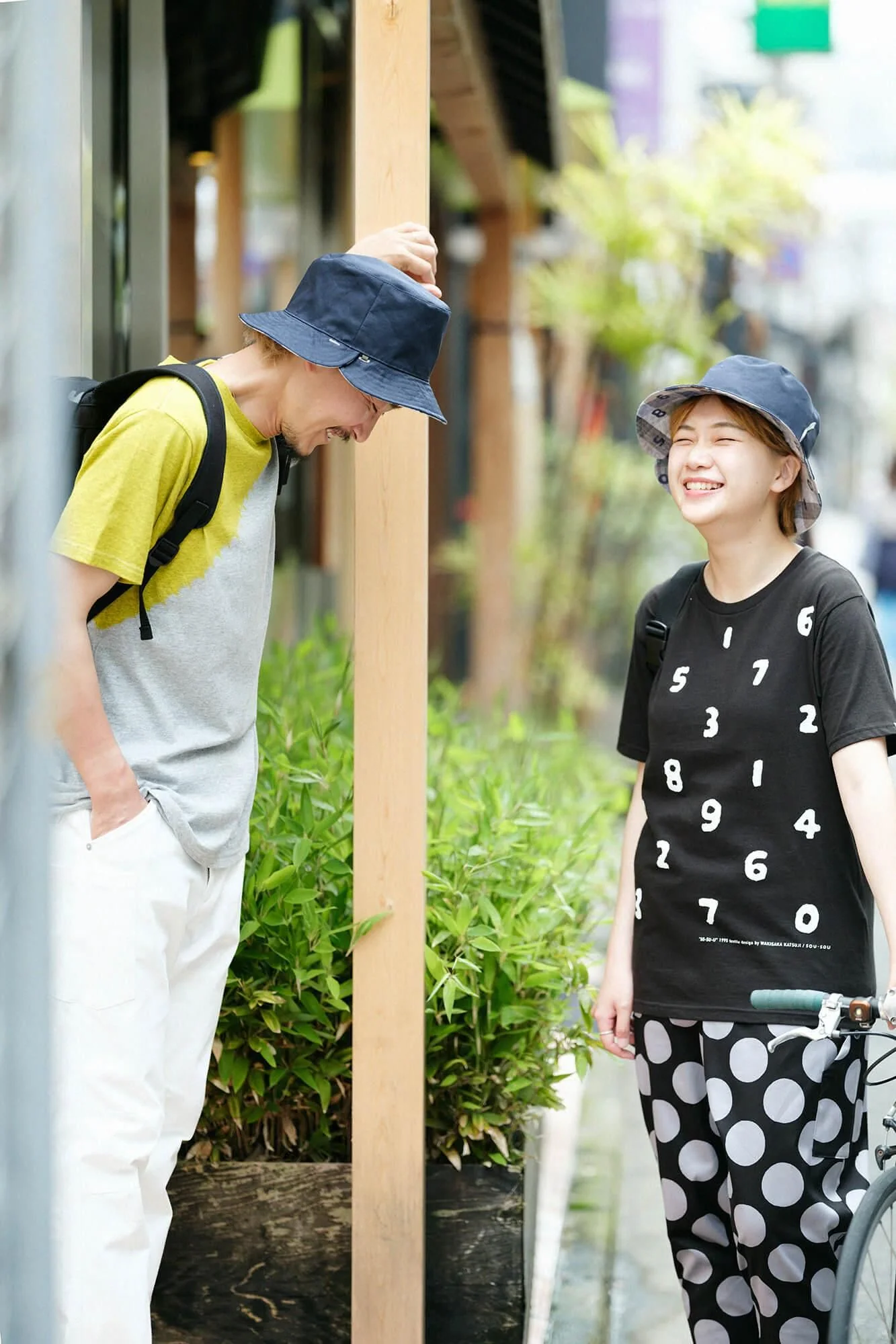 【net限定】近清絞り 染め分け半袖Tシャツ[5.0]／メッセンジャー ヘザーグレー×イエロー - Image 5